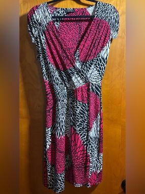 Fuchsia & Black Floral Faux Wrap-Style Dress from Alfani - size Medium